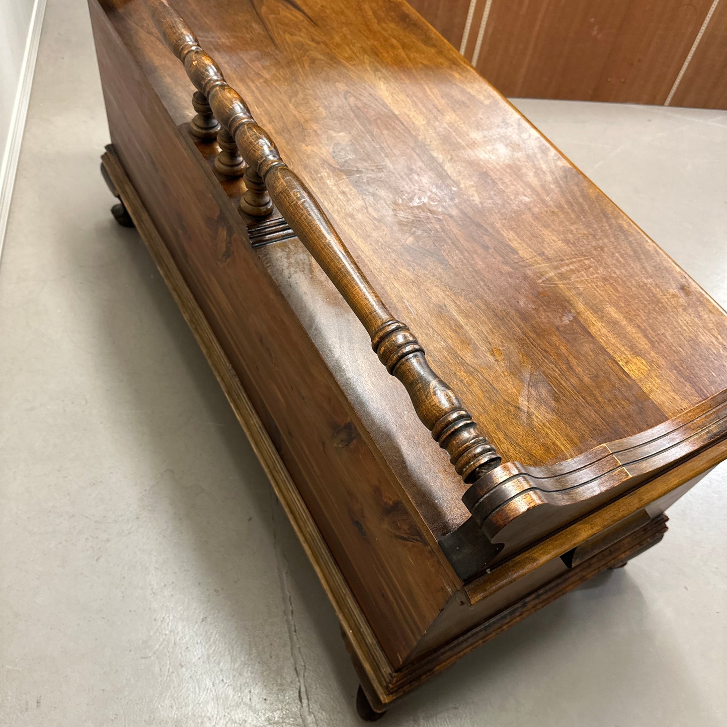 Antique Honderich Cedar Bench Chest