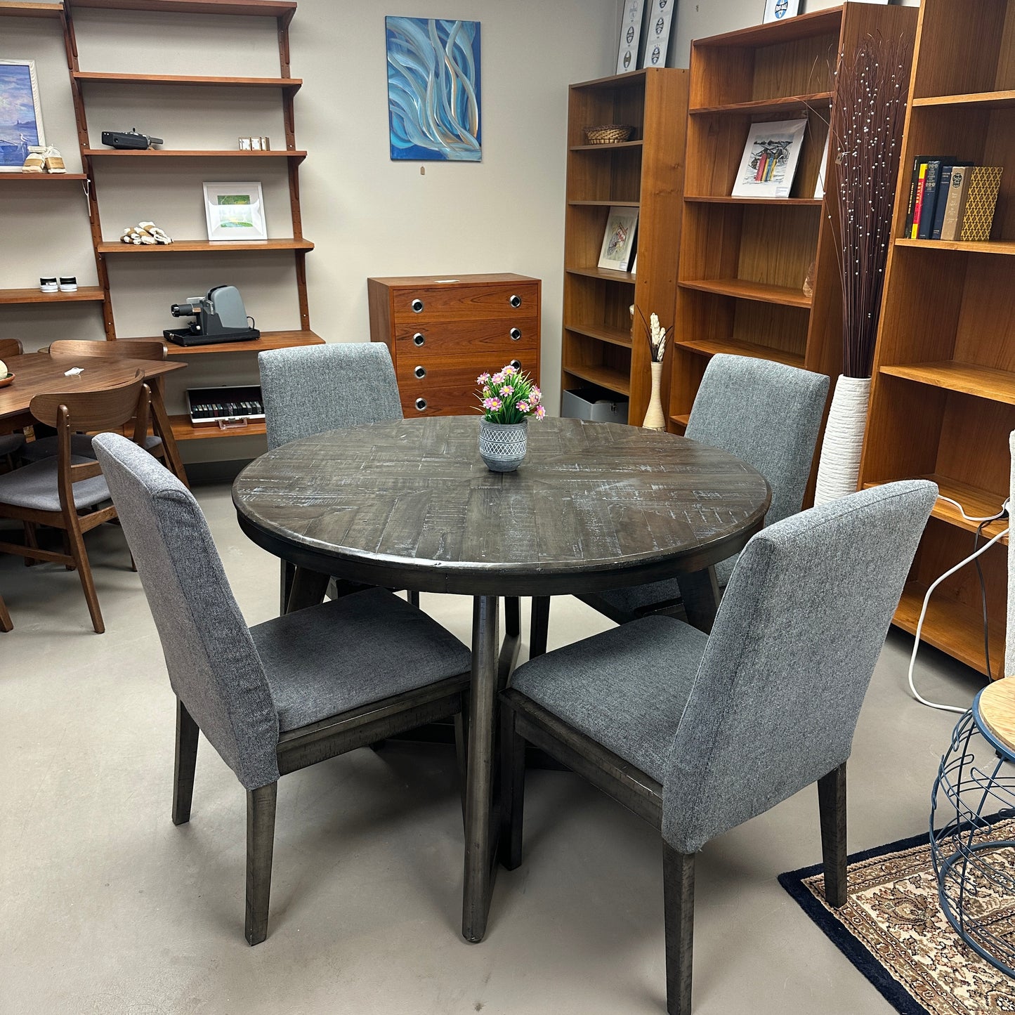 Ashley Besteneer Round Dining Set