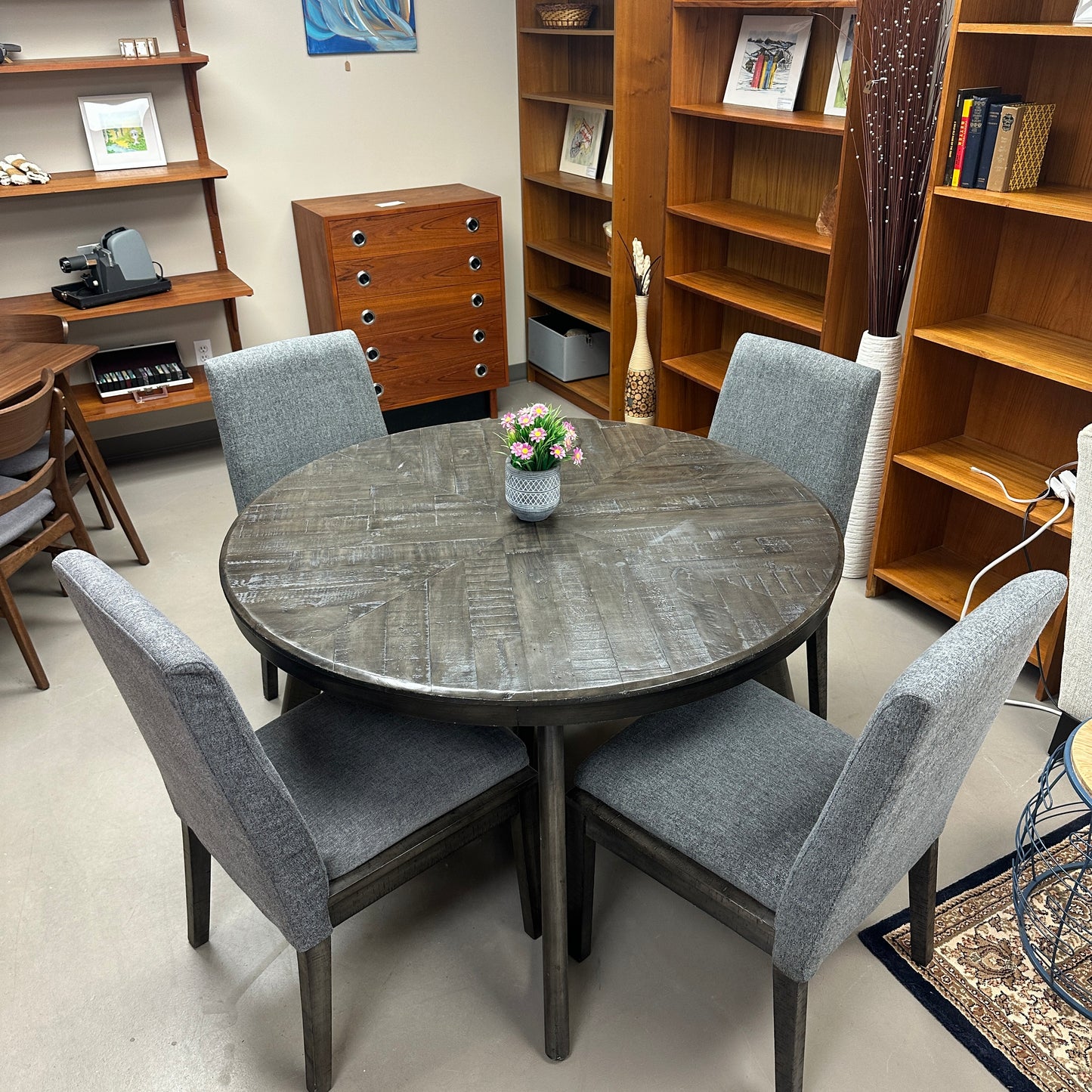 Ashley Besteneer Round Dining Set
