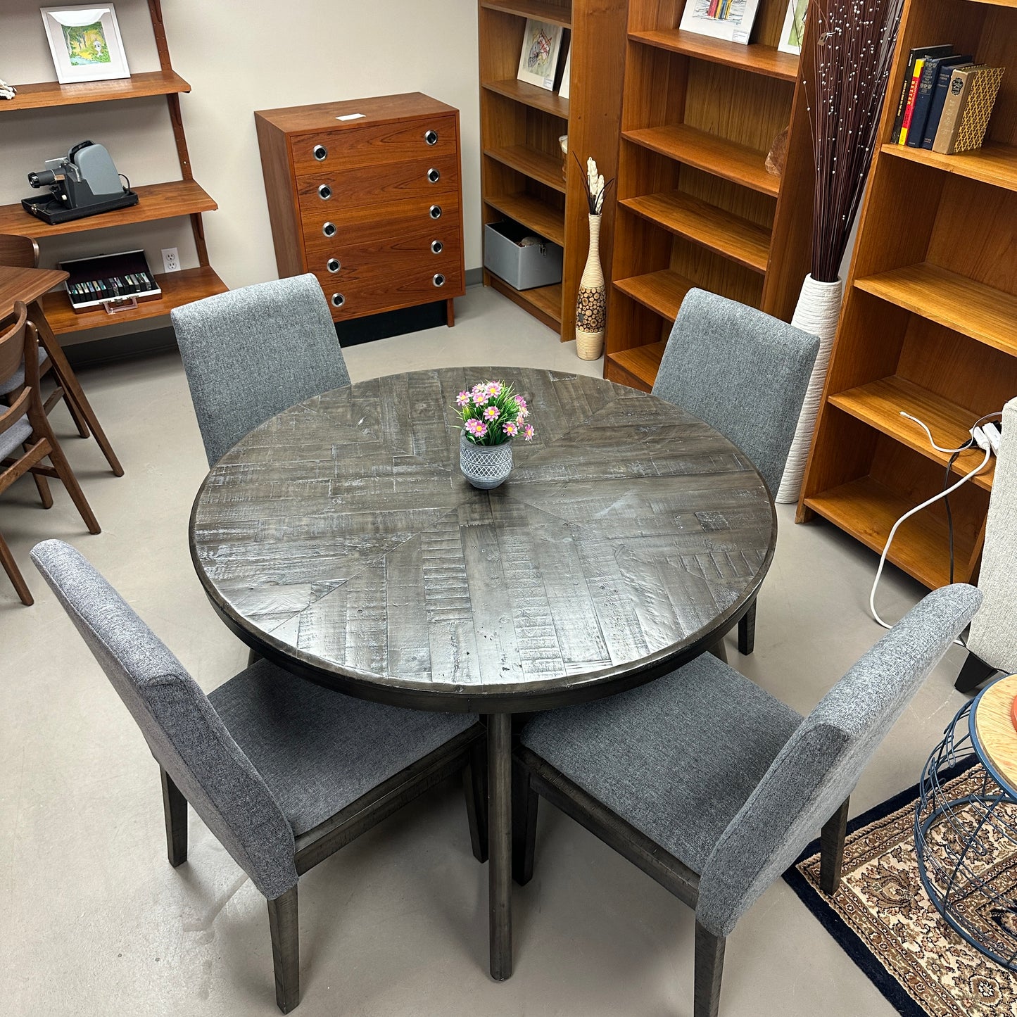 Ashley Besteneer Round Dining Set