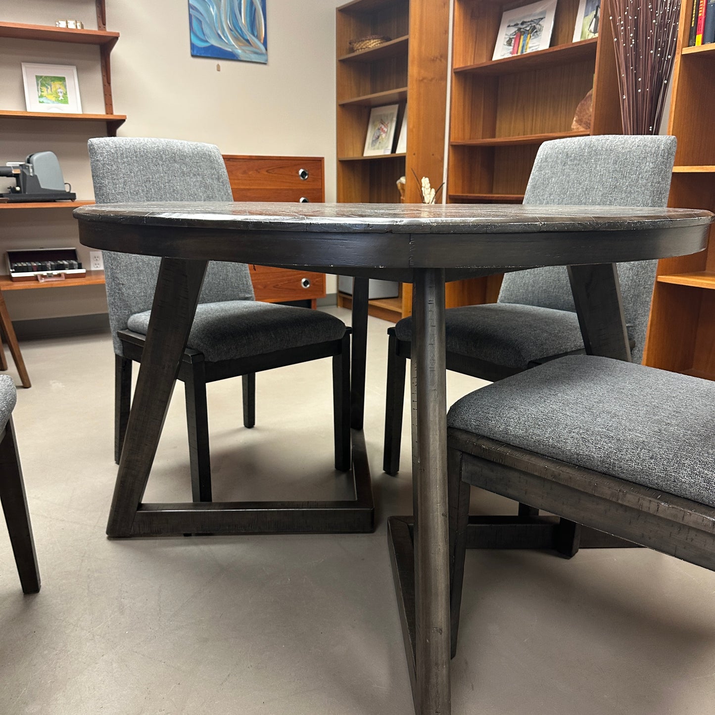 Ashley Besteneer Round Dining Set