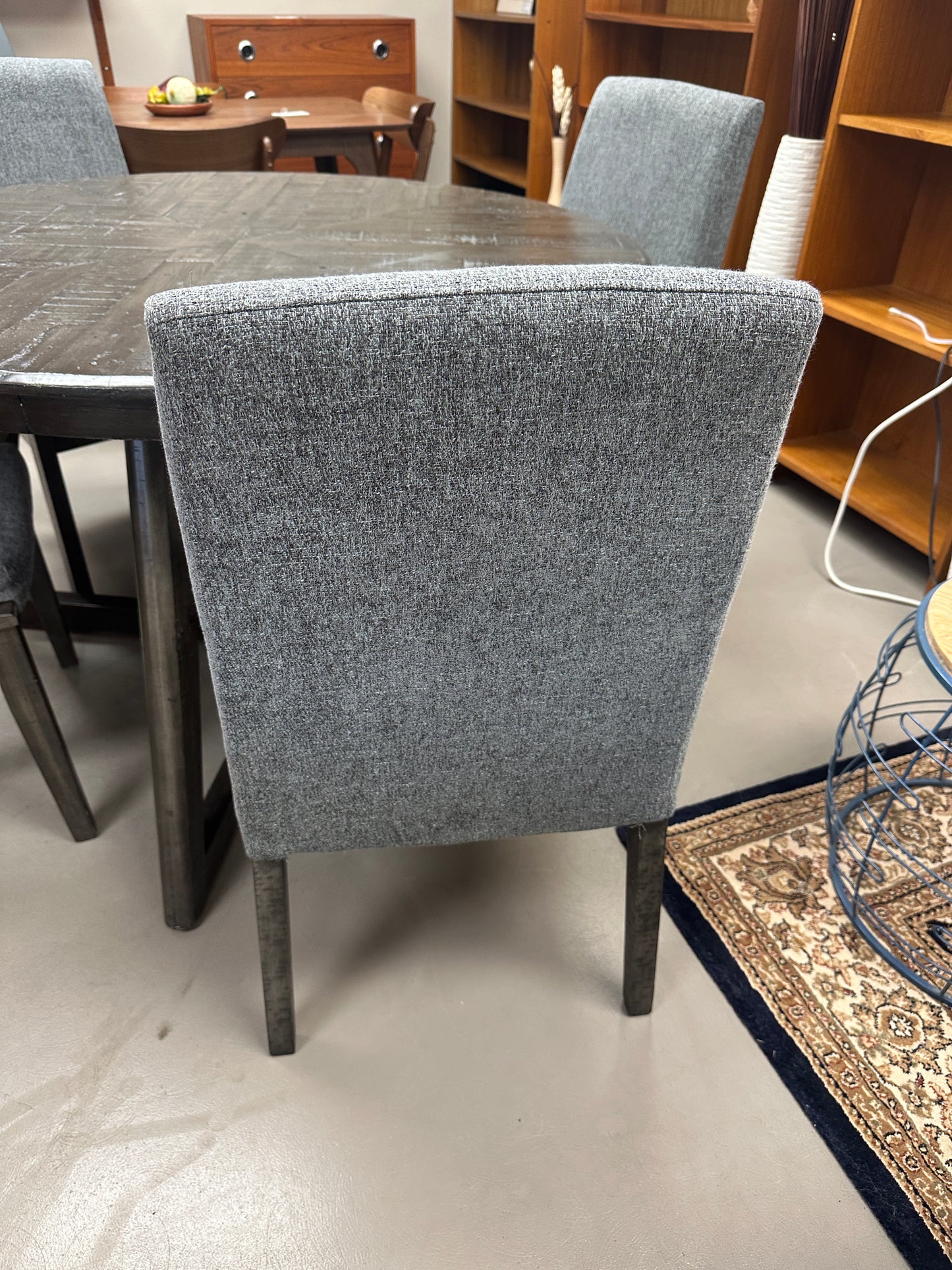 Ashley Besteneer Round Dining Set