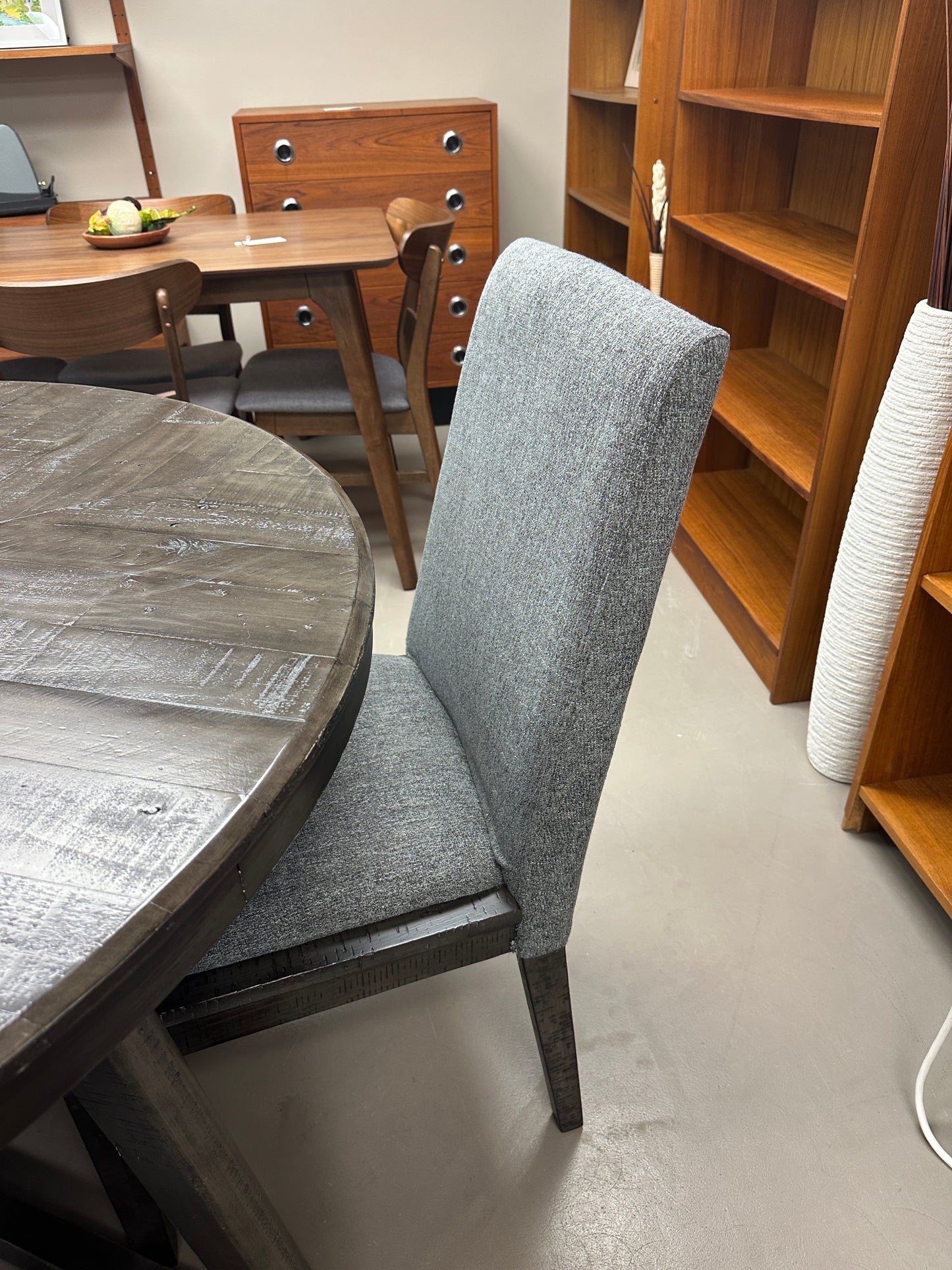 Ashley Besteneer Round Dining Set