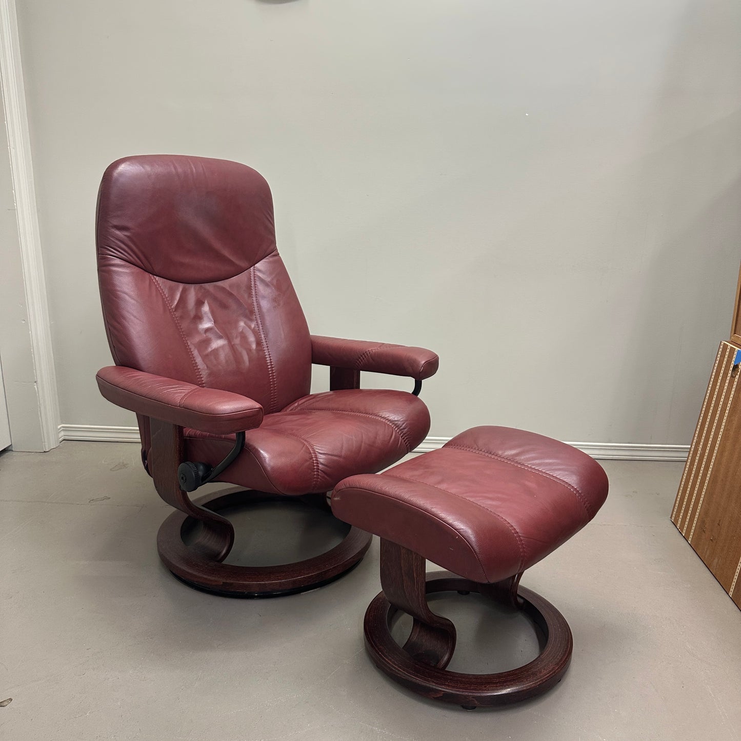 Ekornes Stressless Leather Recliner Chair & Ottoman