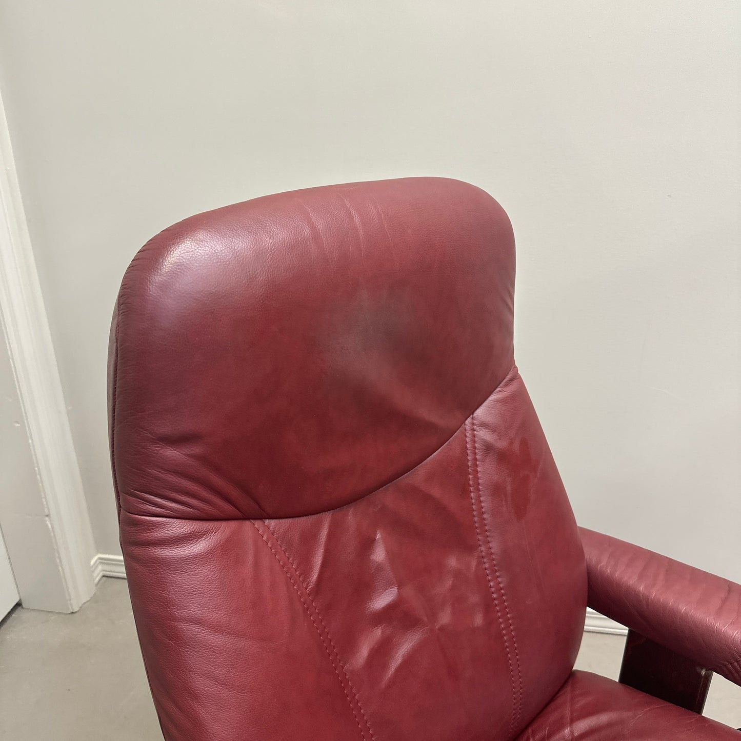 Ekornes Stressless Leather Recliner Chair & Ottoman