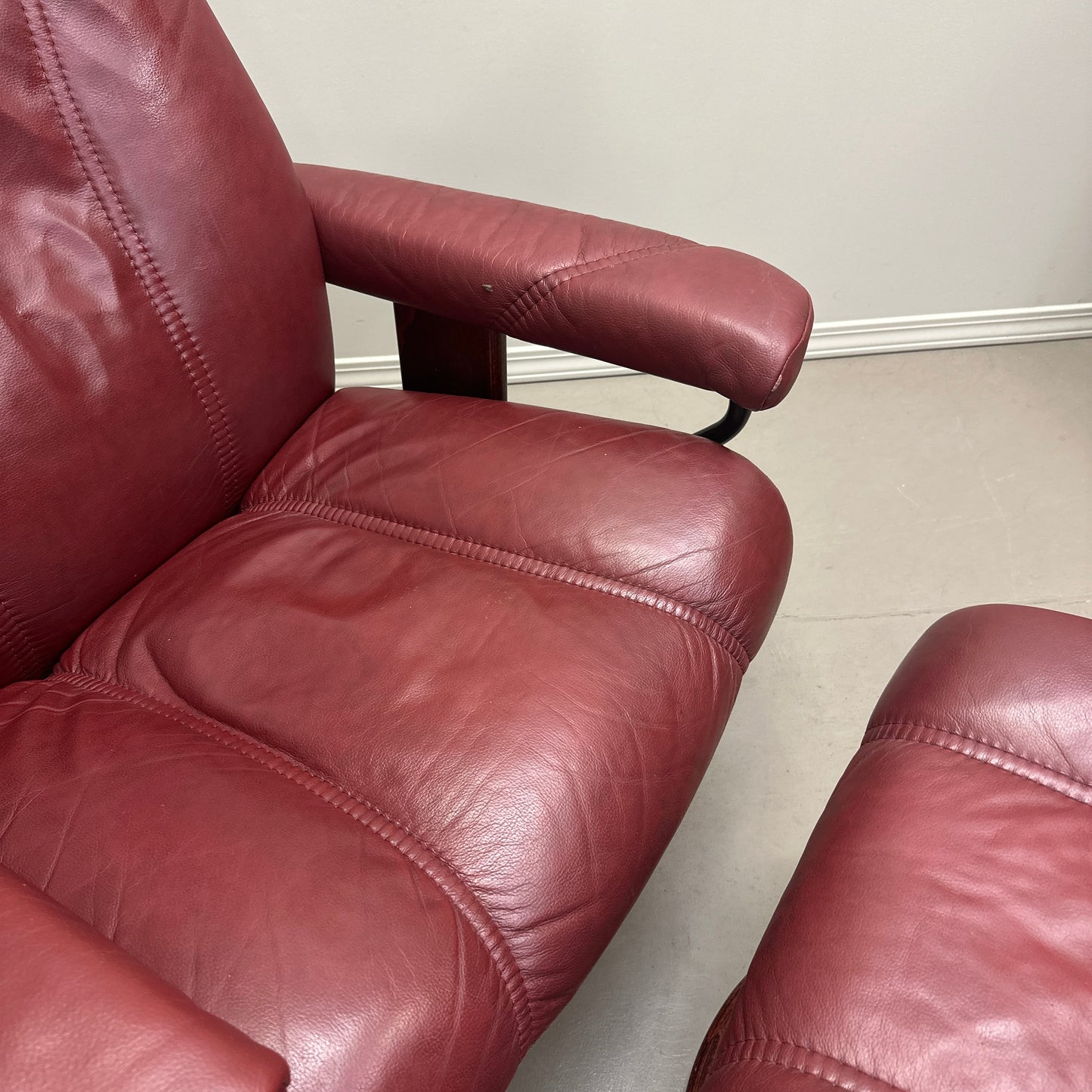 Ekornes Stressless Leather Recliner Chair & Ottoman