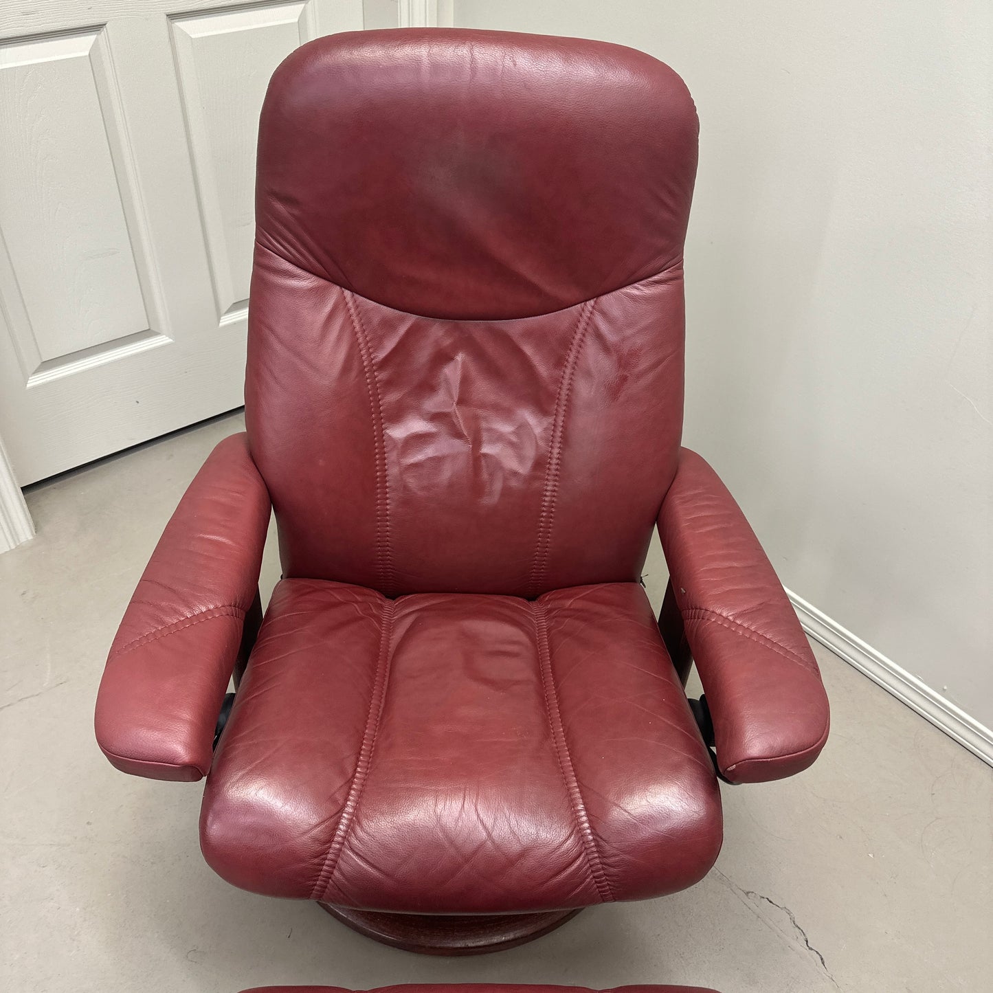 Ekornes Stressless Leather Recliner Chair & Ottoman