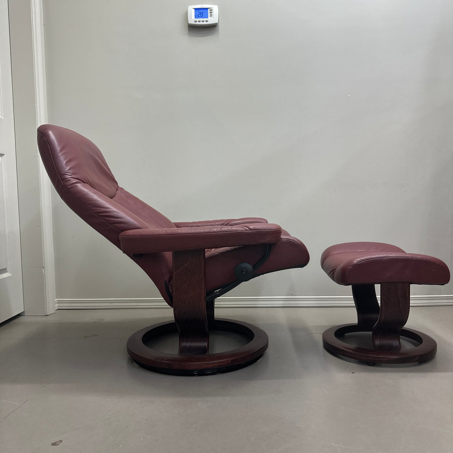 Ekornes Stressless Leather Recliner Chair & Ottoman