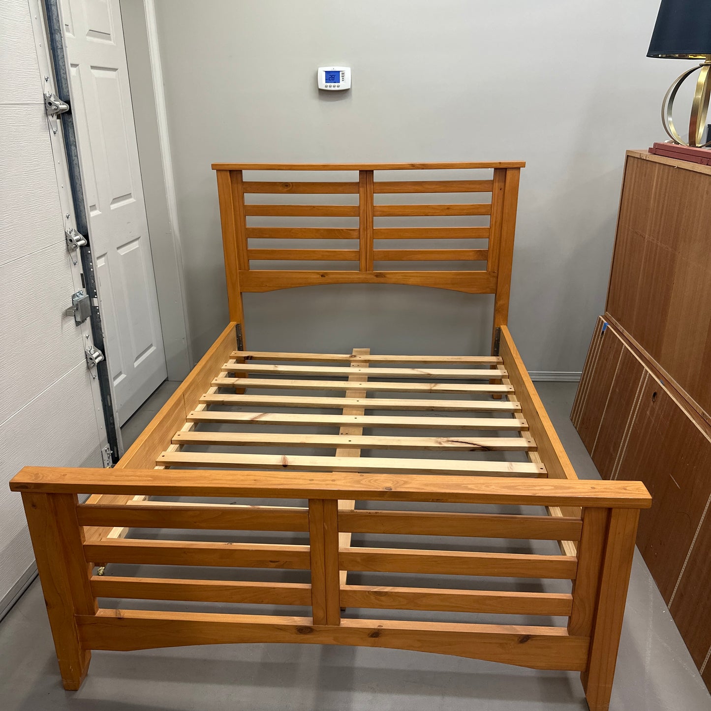 Solid Wood 3-pieces Bedroom Set by Mako