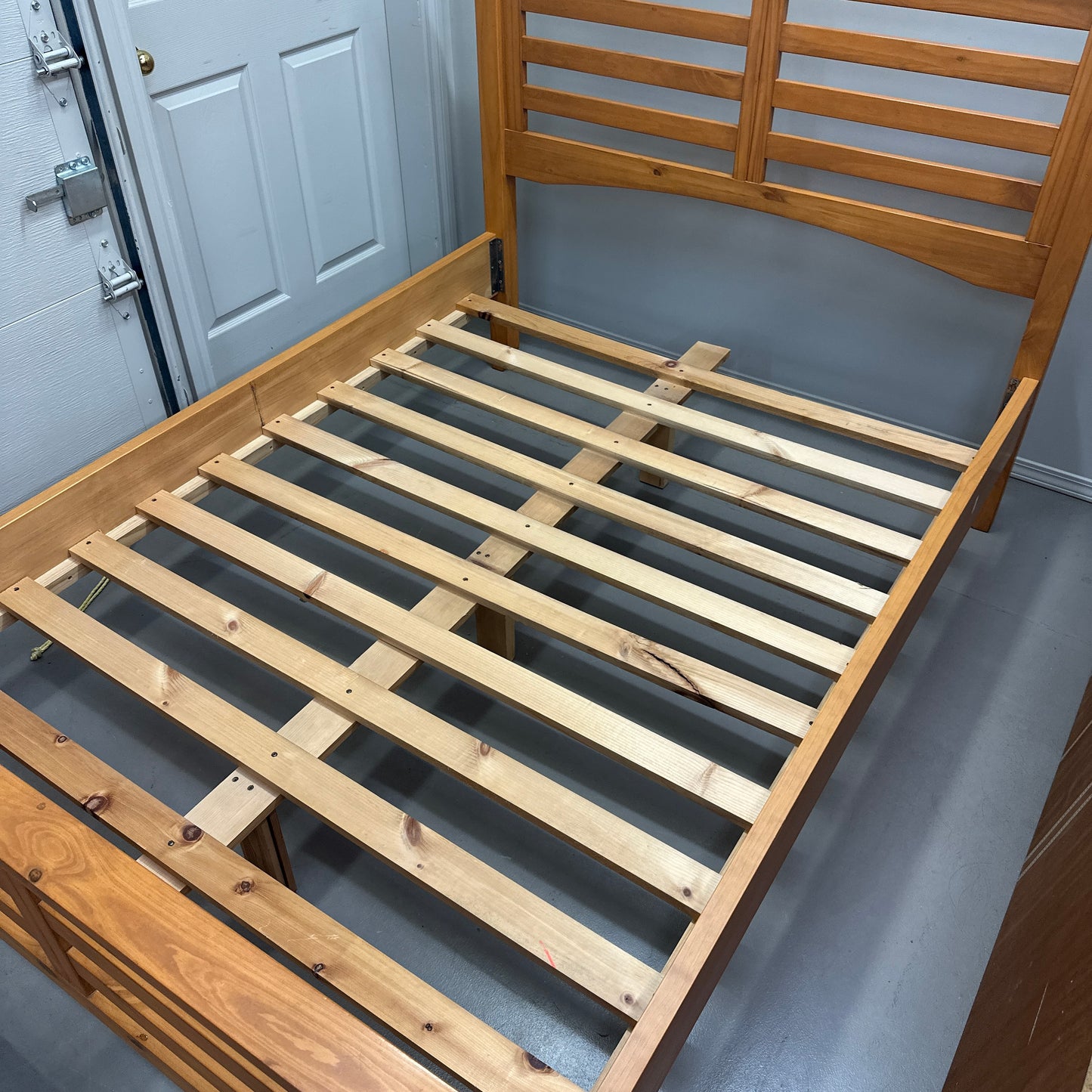 Solid Wood 3-pieces Bedroom Set by Mako