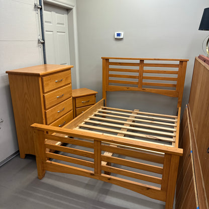Solid Wood 3-pieces Bedroom Set by Mako