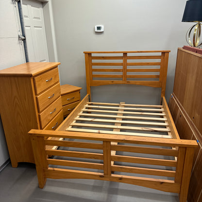 Solid Wood 3-pieces Bedroom Set by Mako