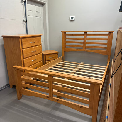 Solid Wood 3-pieces Bedroom Set by Mako