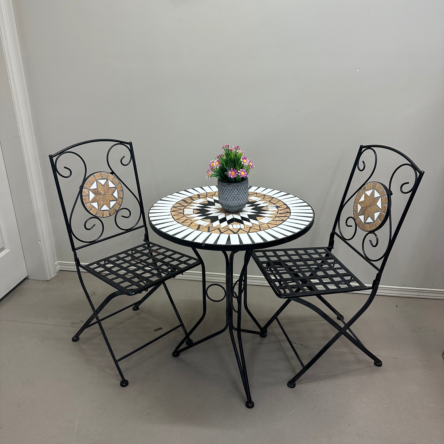 Bistro Mosaic Round Table and Chairs