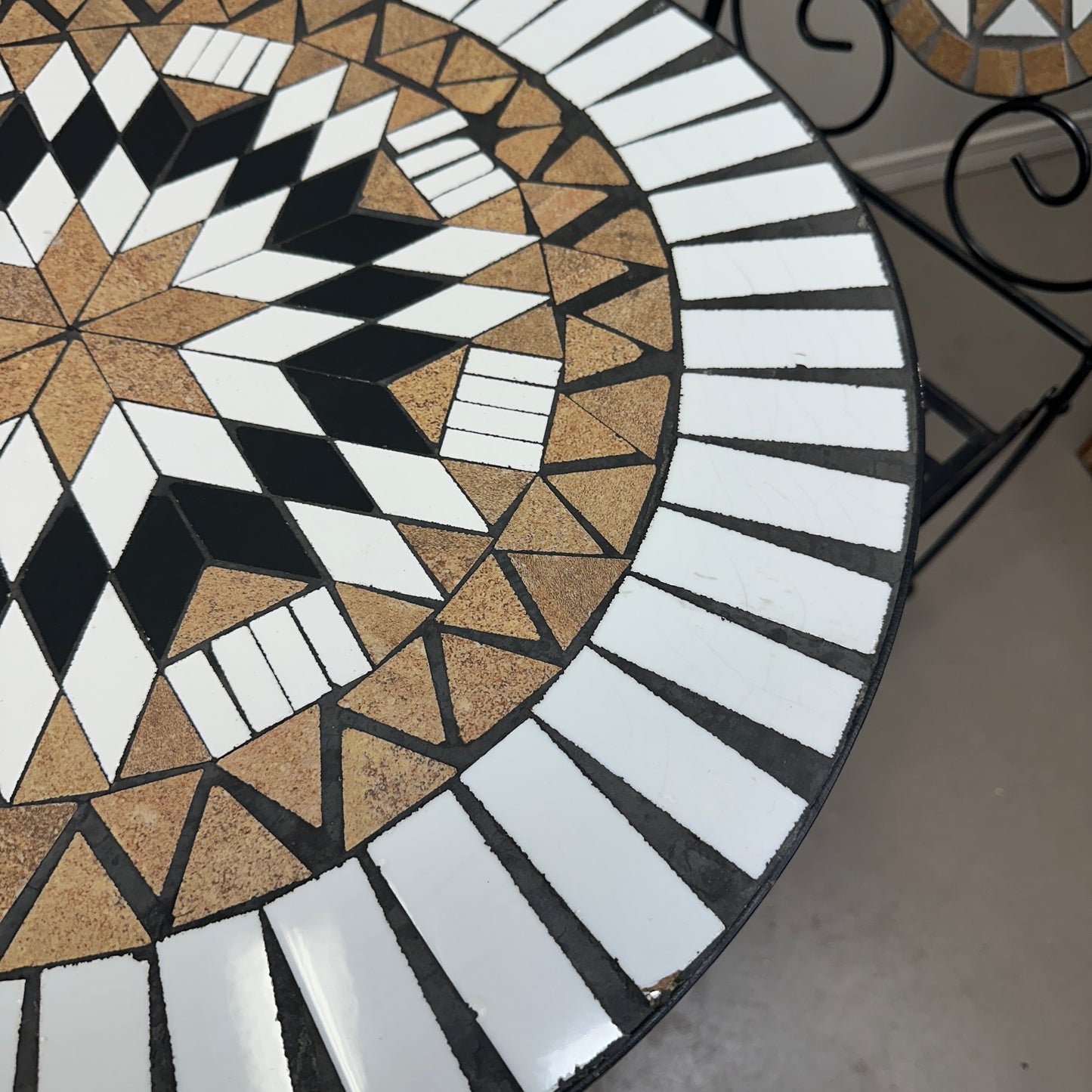 Bistro Mosaic Round Table and Chairs