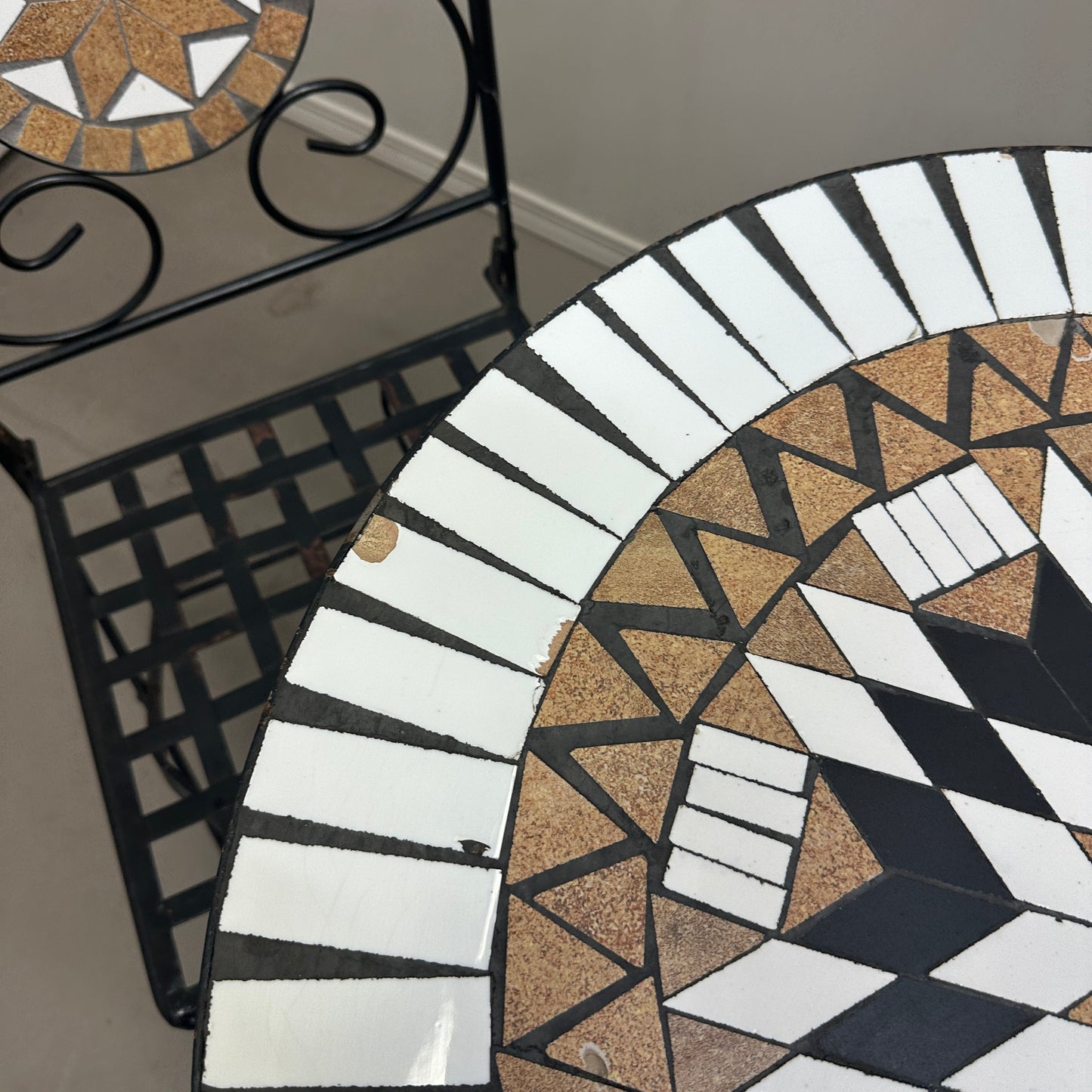 Bistro Mosaic Round Table and Chairs