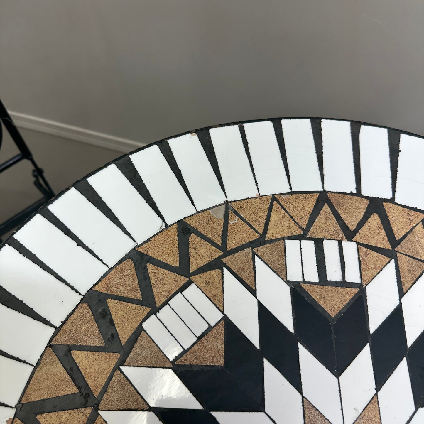 Bistro Mosaic Round Table and Chairs