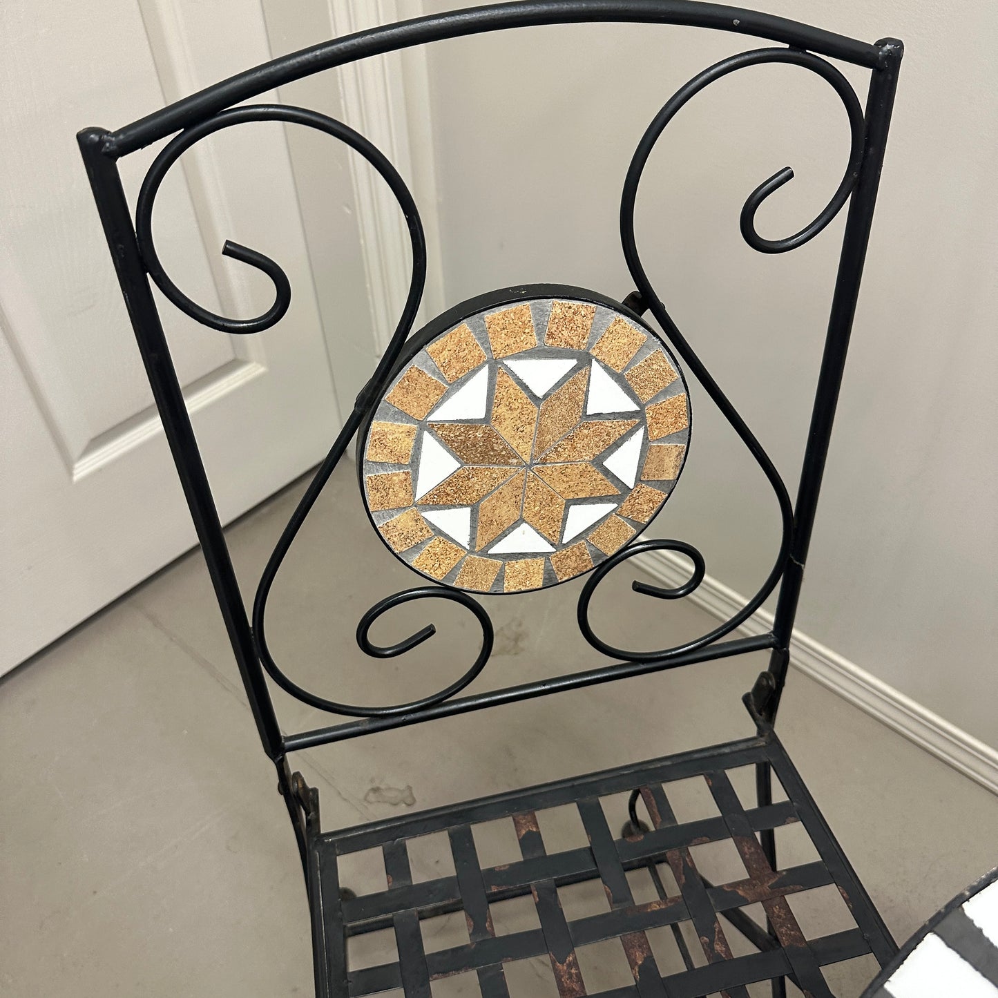 Bistro Mosaic Round Table and Chairs