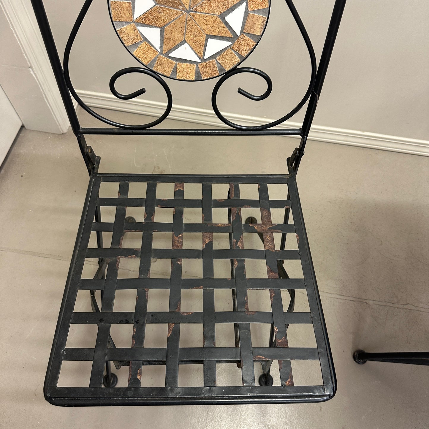 Bistro Mosaic Round Table and Chairs