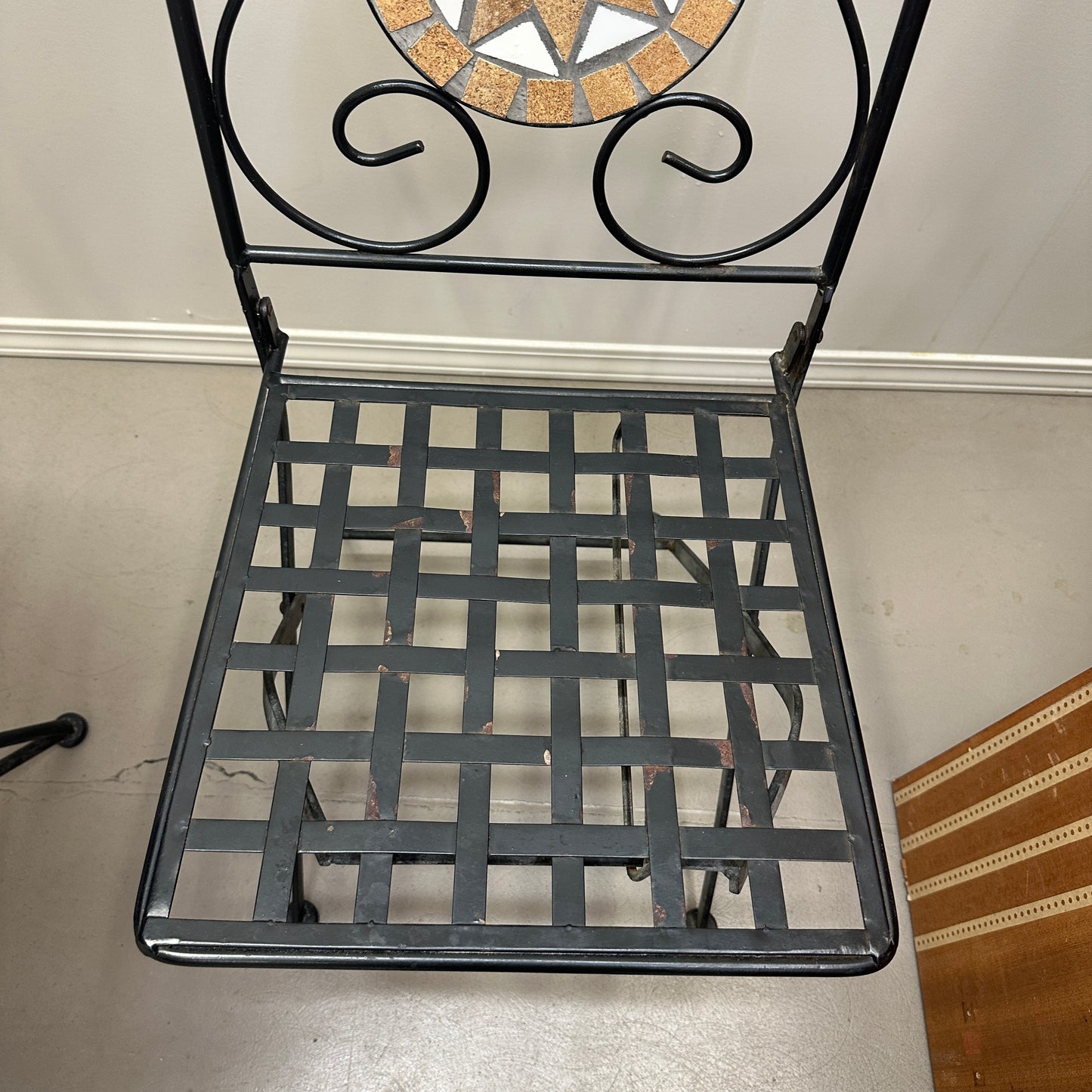 Bistro Mosaic Round Table and Chairs