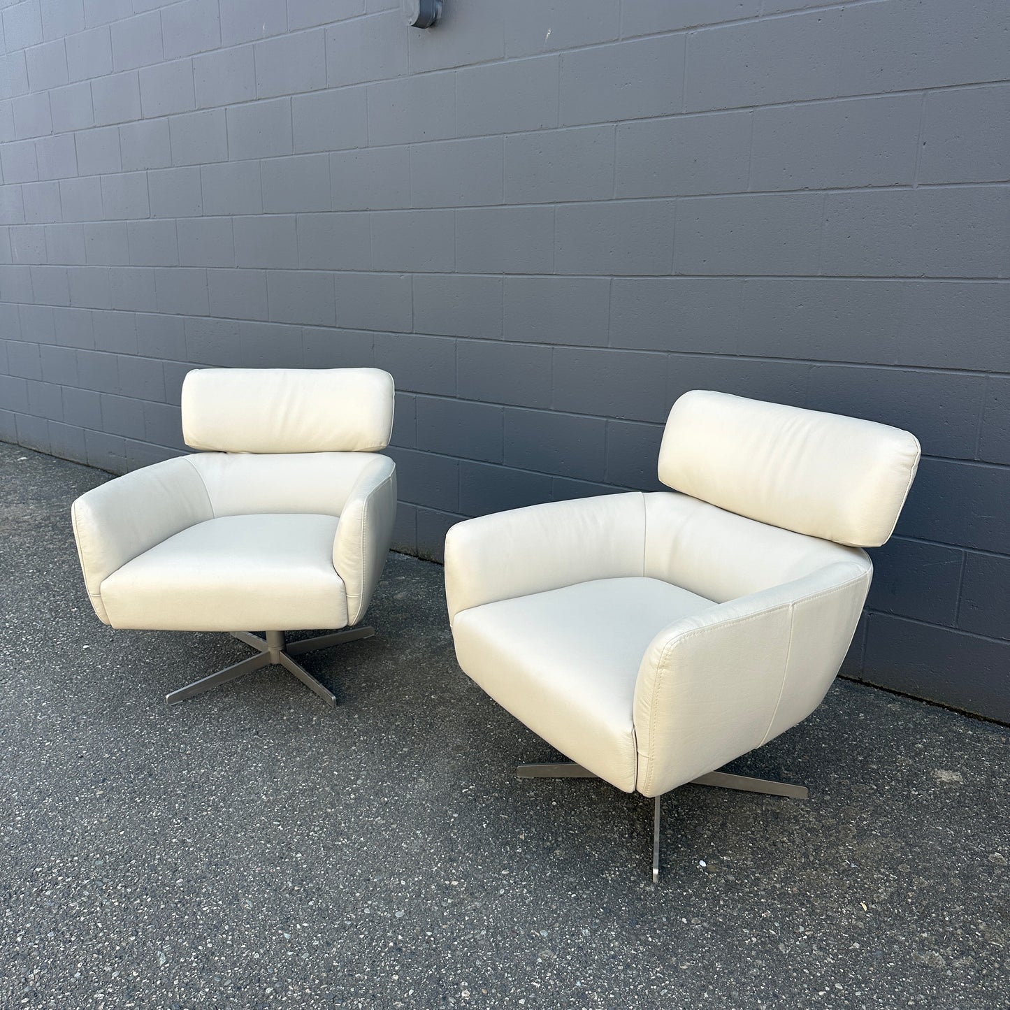 Saxon Leather Accent Chairs (x2)