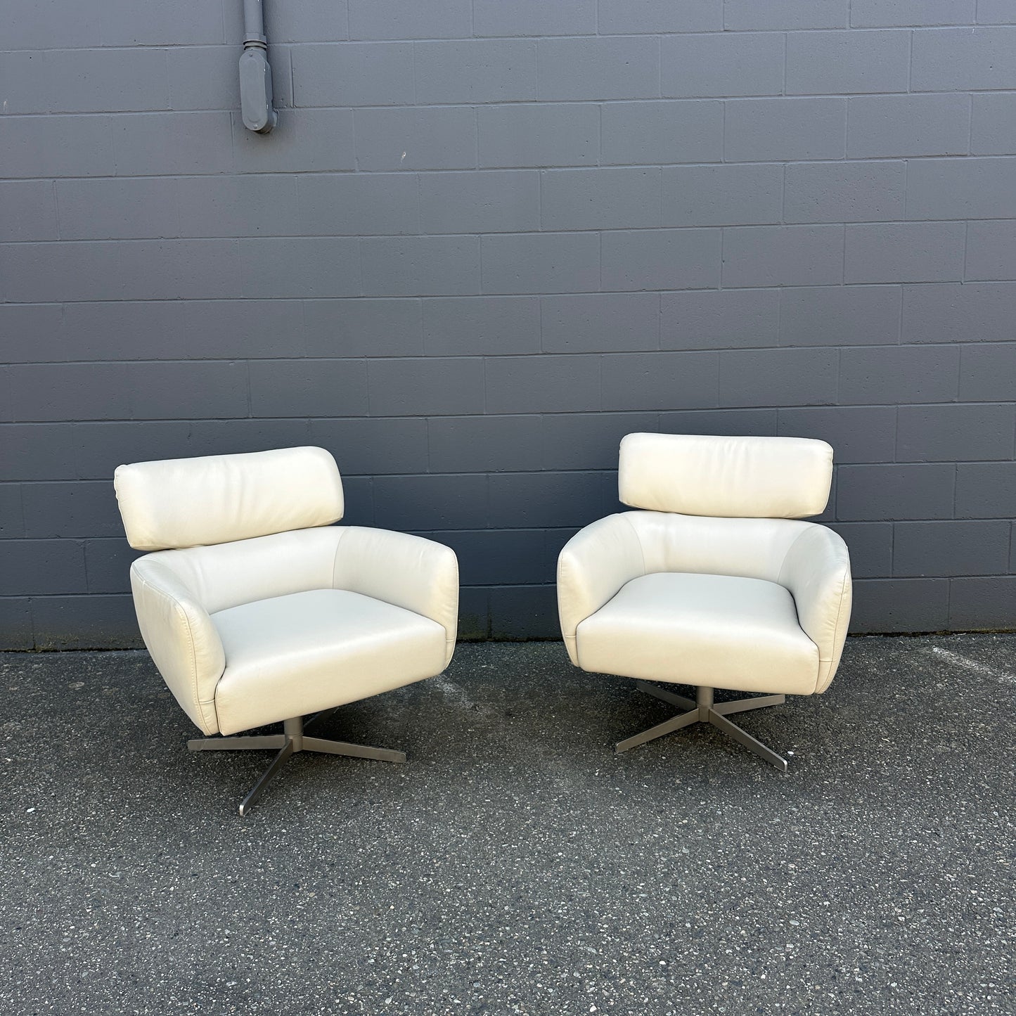 Saxon Leather Accent Chairs (x2)