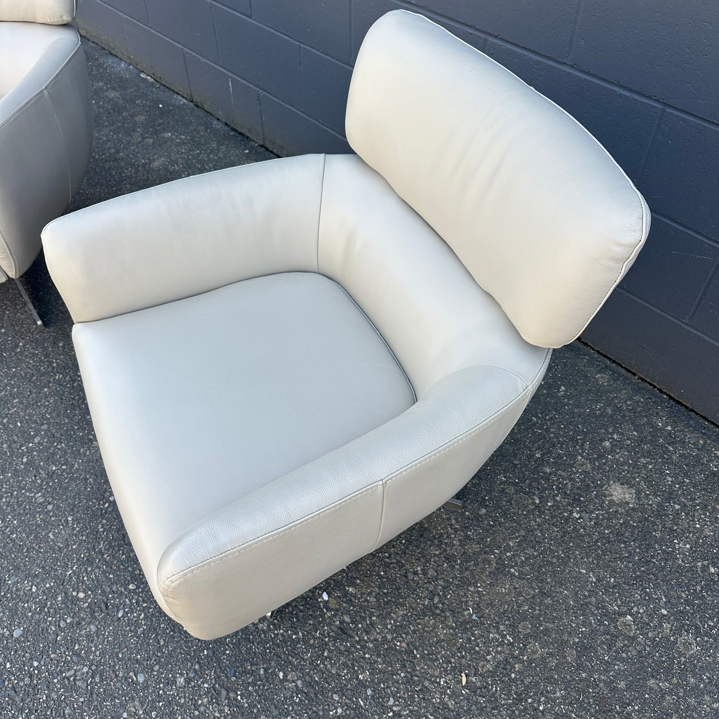 Saxon Leather Accent Chairs (x2)