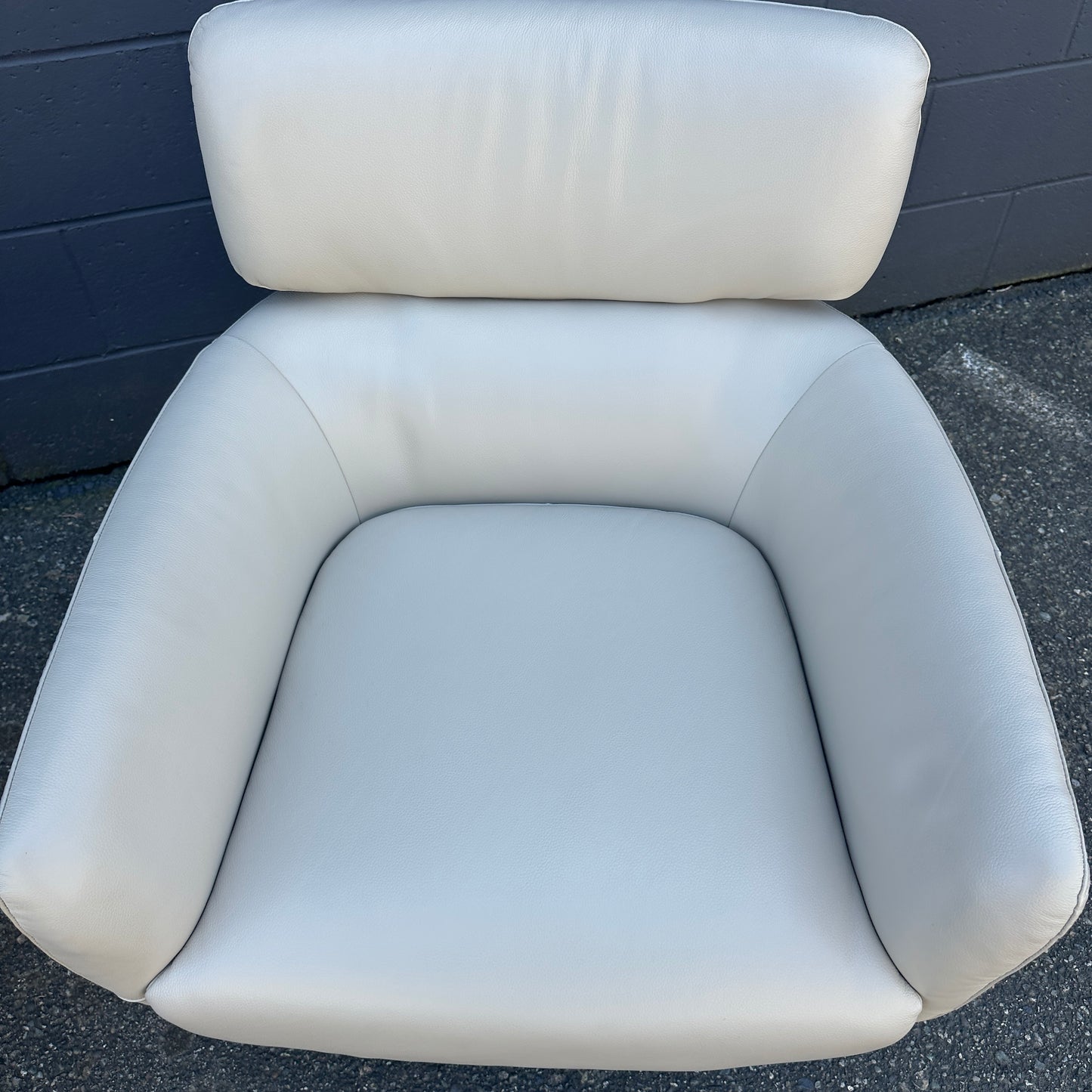 Saxon Leather Accent Chairs (x2)