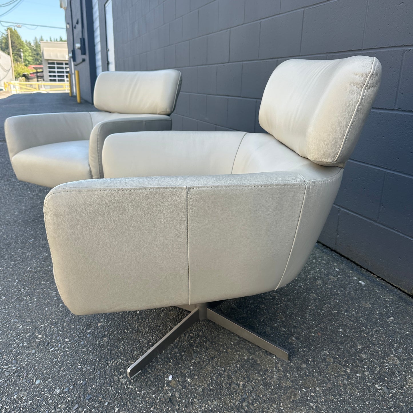 Saxon Leather Accent Chairs (x2)