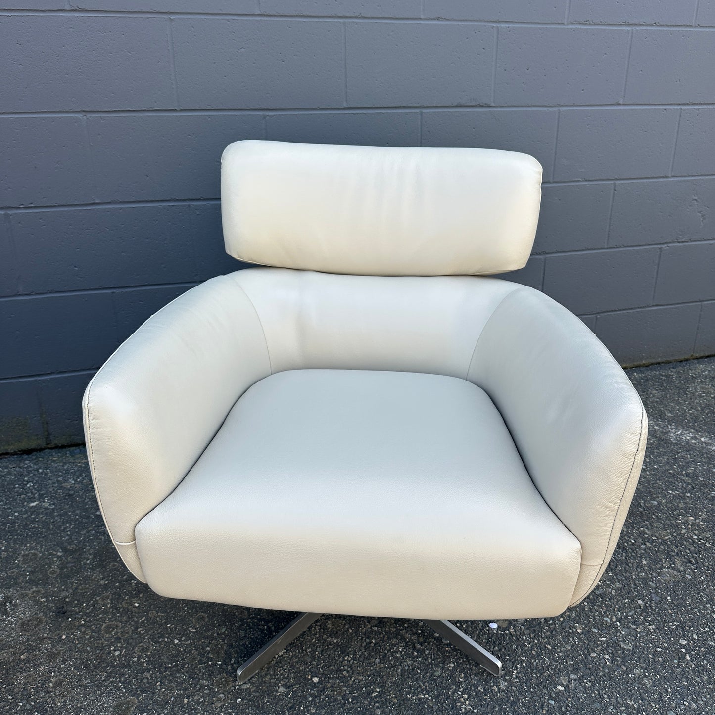 Saxon Leather Accent Chairs (x2)