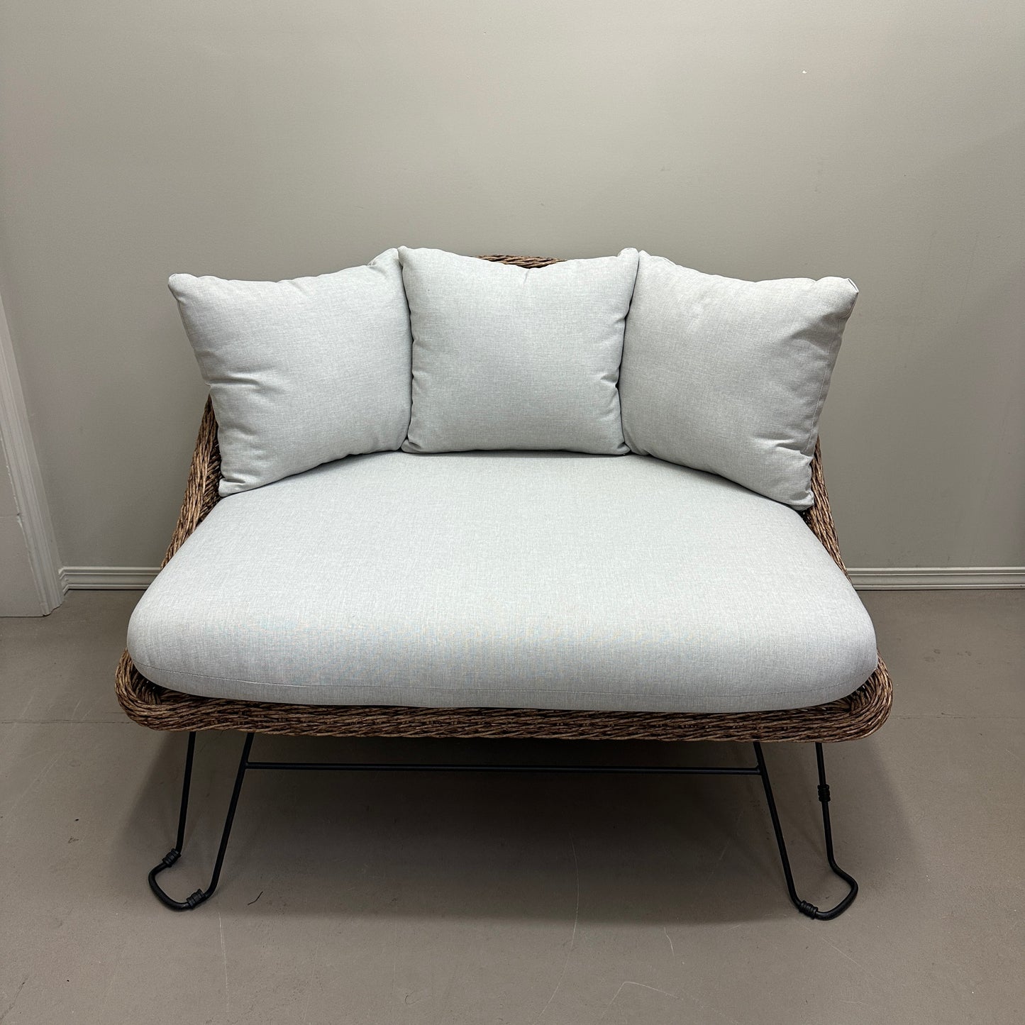 Patio Wicker Cuddle Chair