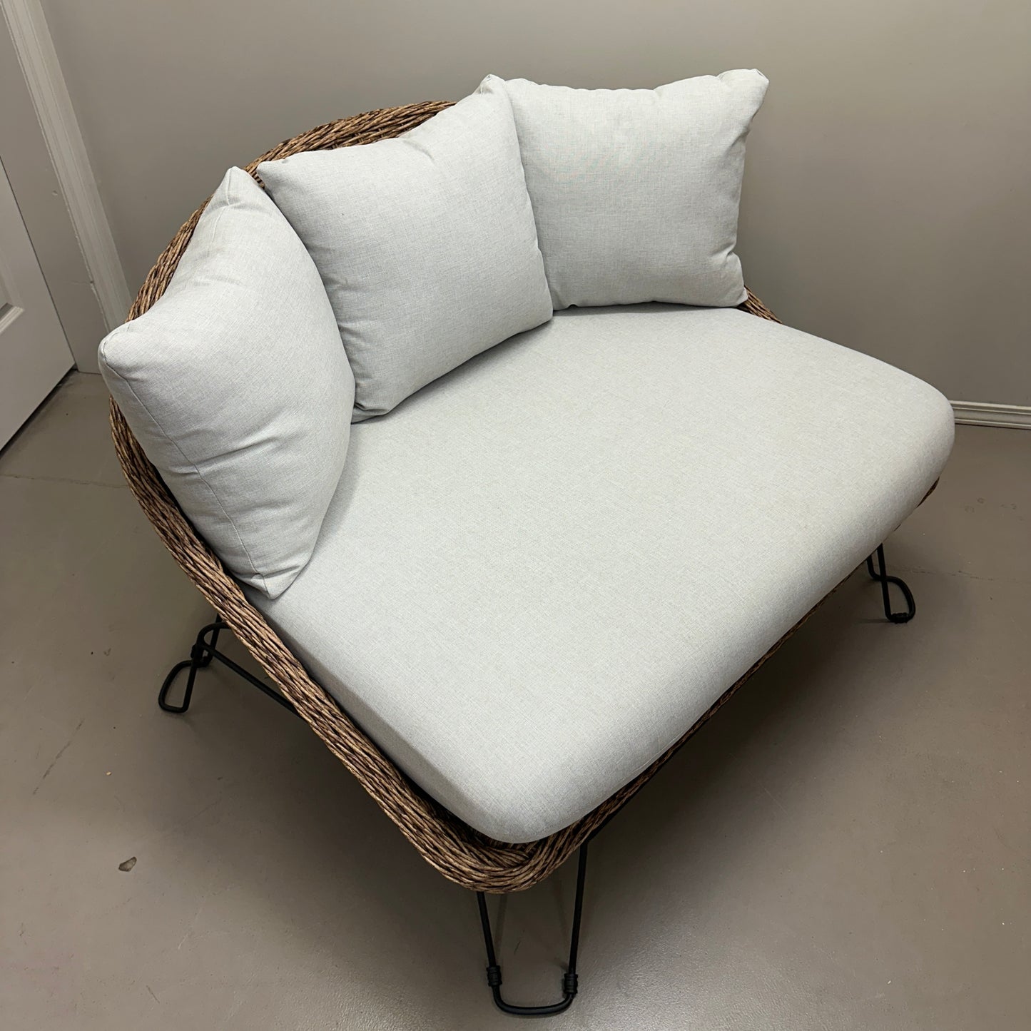 Patio Wicker Cuddle Chair
