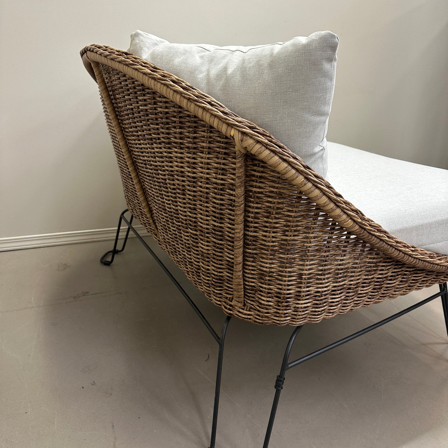Patio Wicker Cuddle Chair