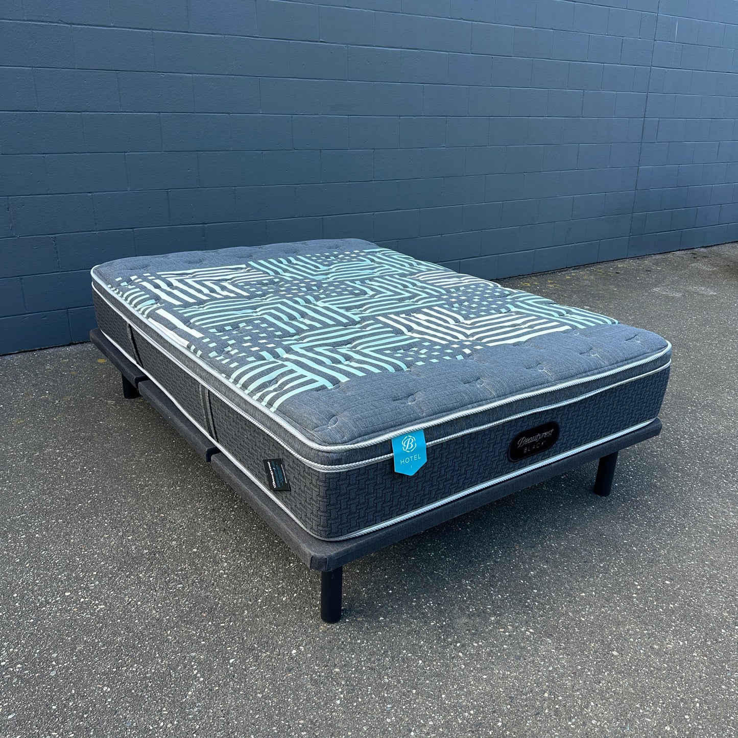 Beaudoin Platform Bed and Beautyrest Mattress - Queen