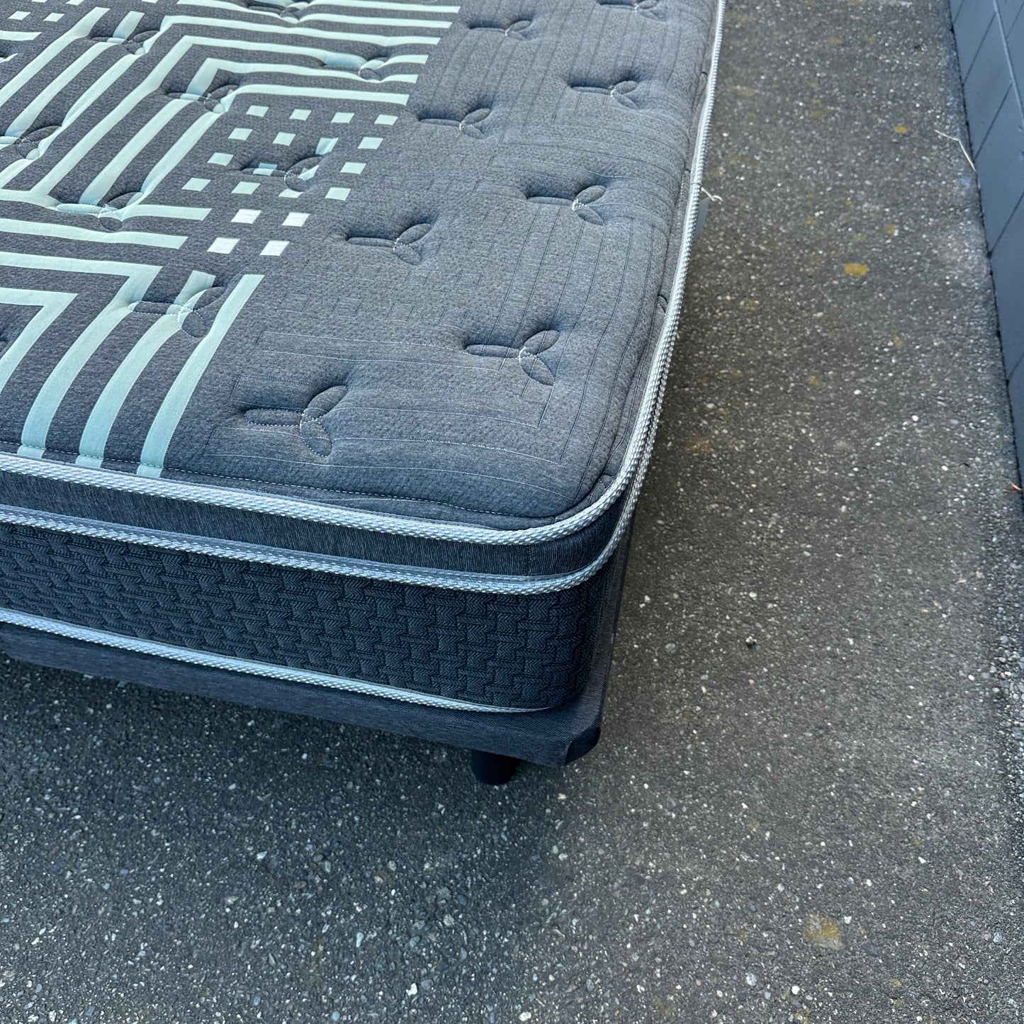 Beaudoin Platform Bed and Beautyrest Mattress - Queen