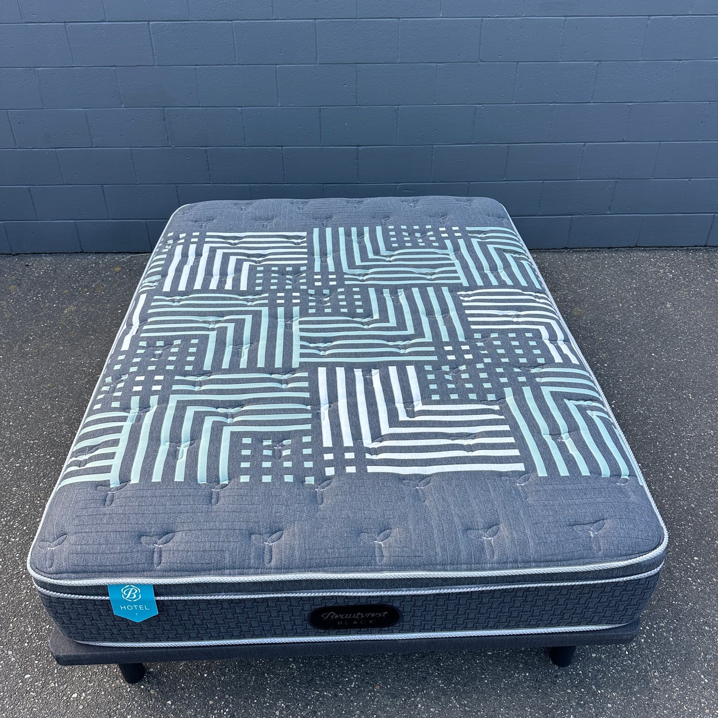 Beaudoin Platform Bed and Beautyrest Mattress - Queen