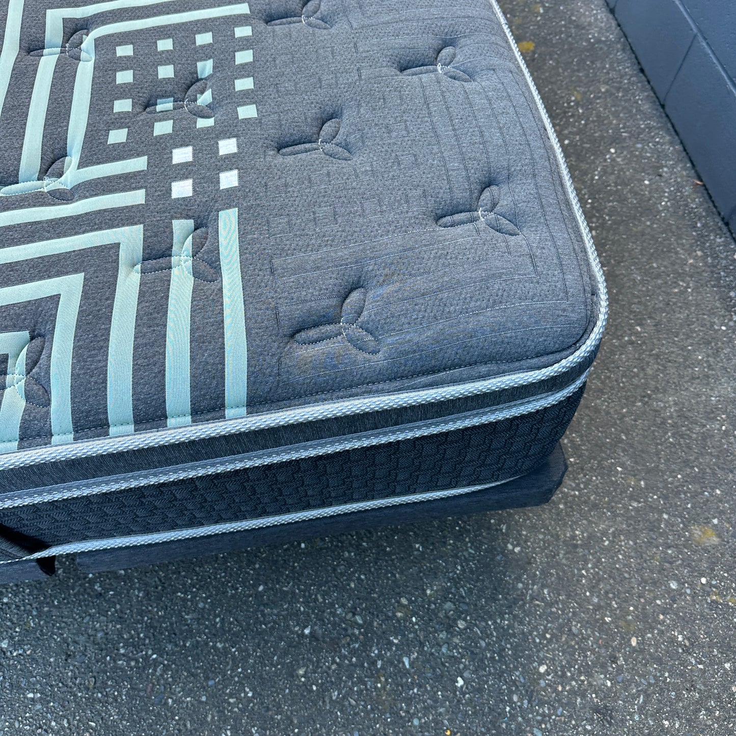 Beaudoin Platform Bed and Beautyrest Mattress - Queen
