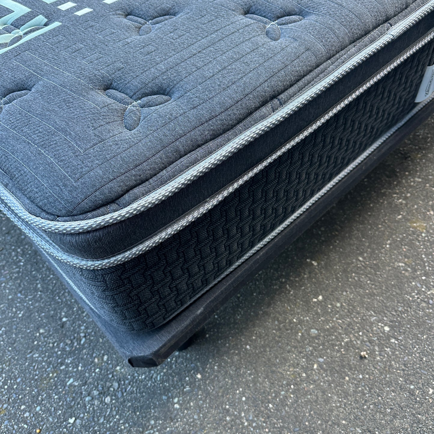 Beaudoin Platform Bed and Beautyrest Mattress - Queen
