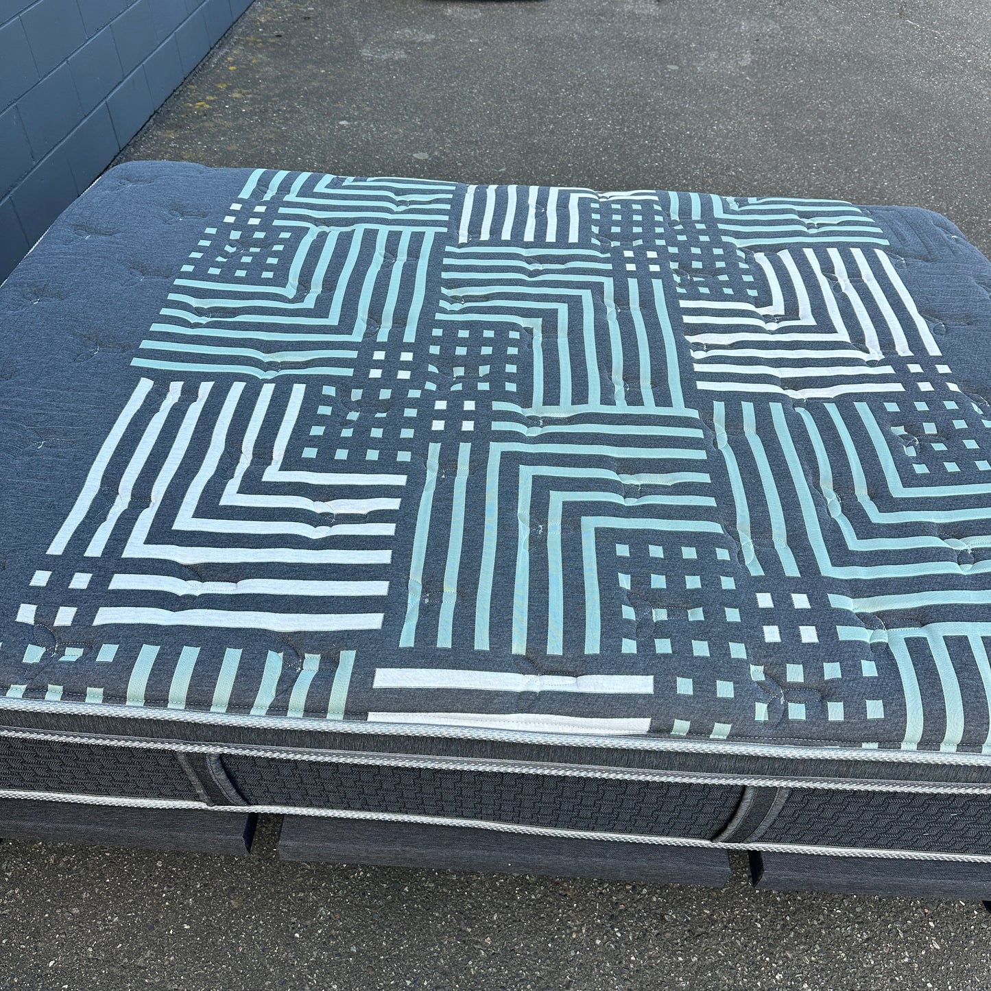 Beautyrest Black Hotel I Queen Mattress