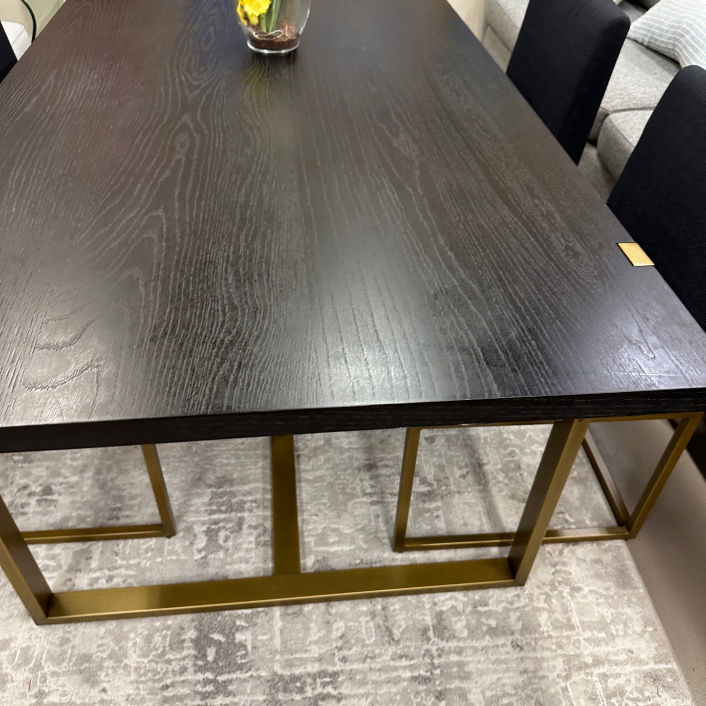 Article Oscuro Dining Set