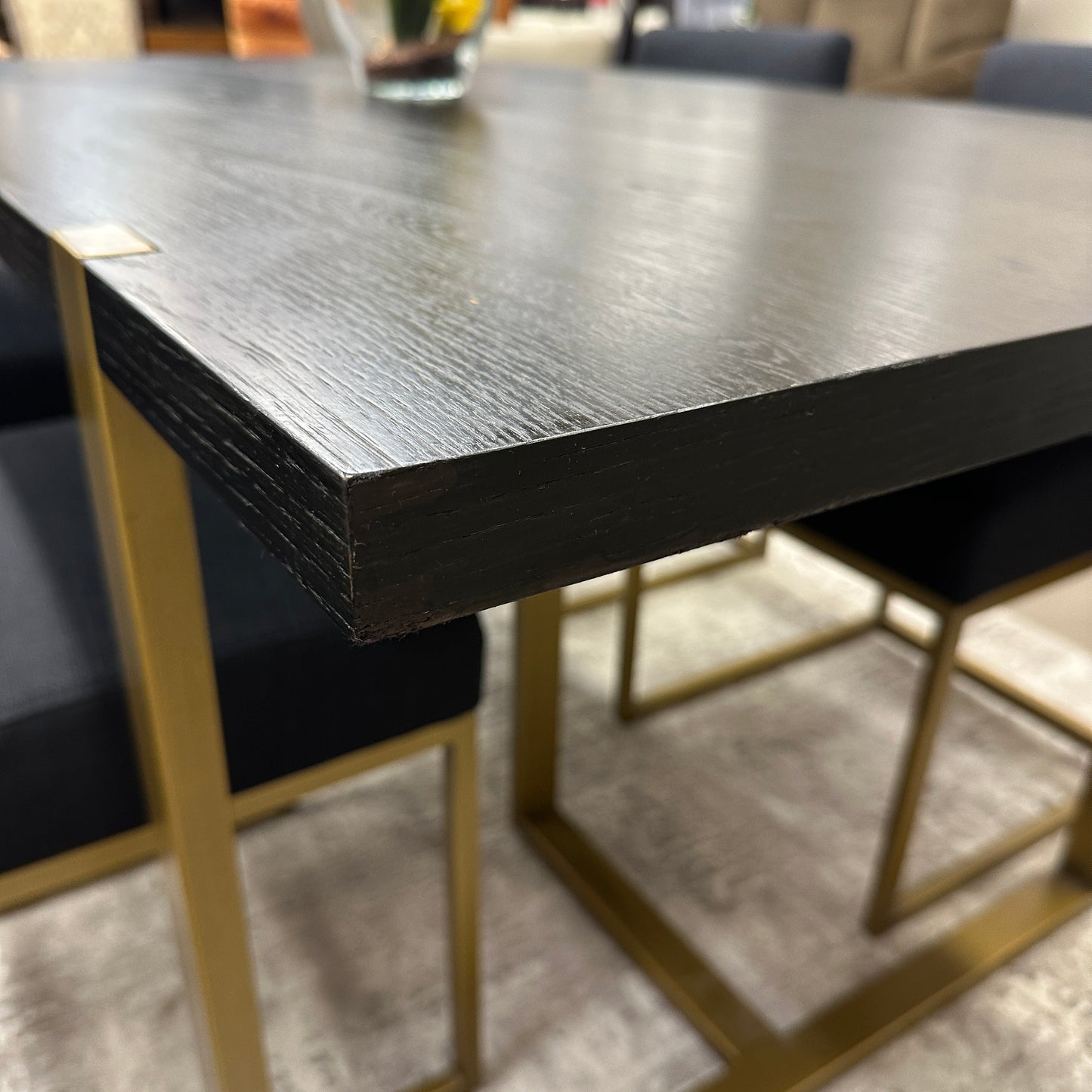 Article Oscuro Dining Set