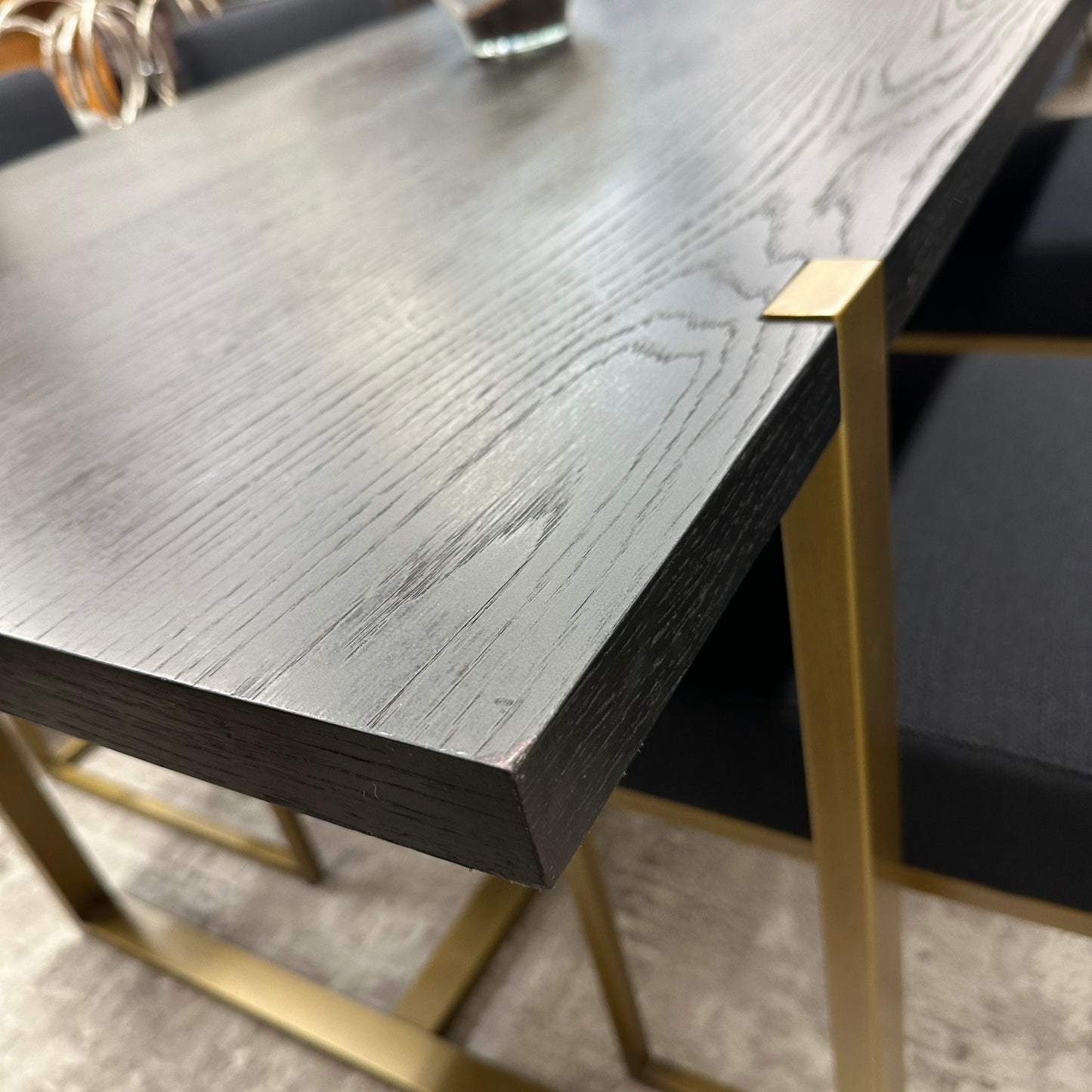 Article Oscuro Dining Set