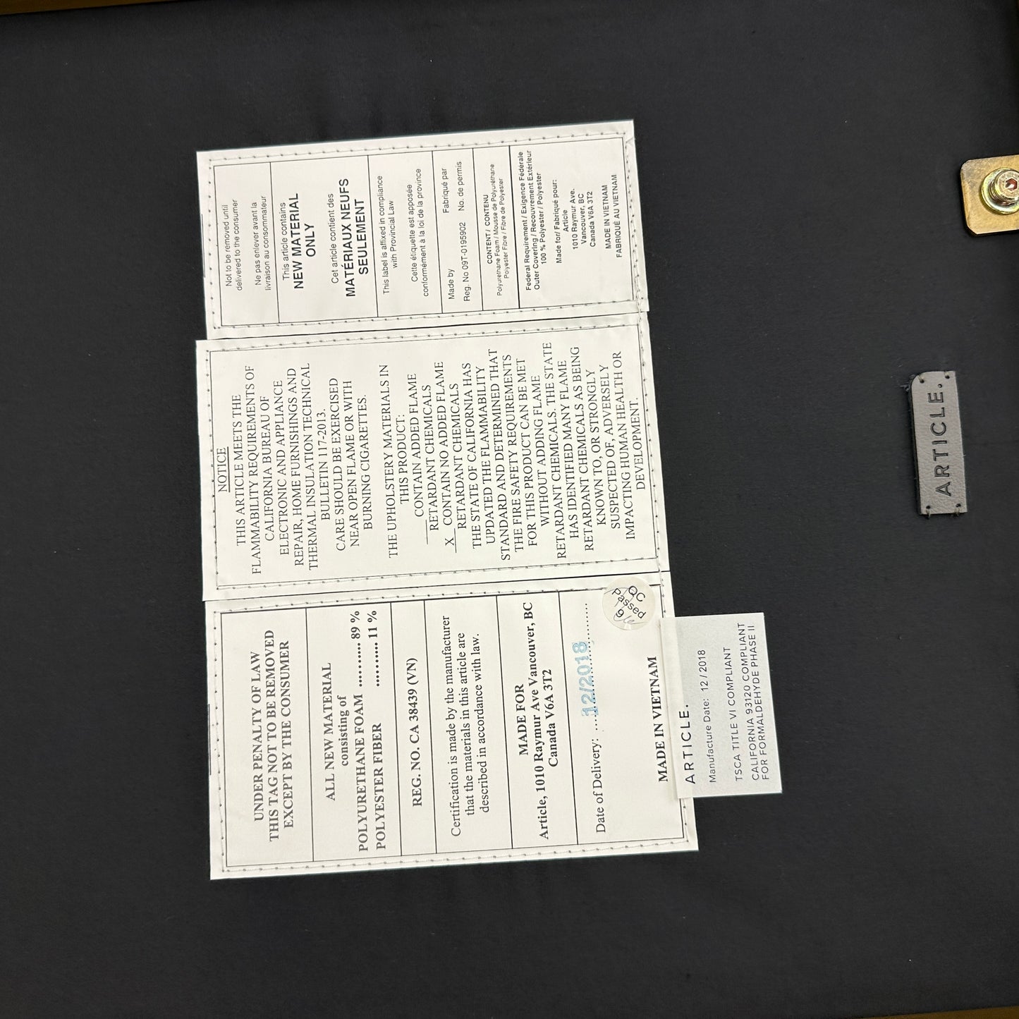 Article Oscuro Dining Set