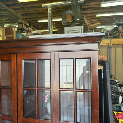 Lane Furniture Sliding Door Display Cabinet