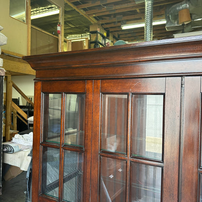 Lane Furniture Sliding Door Display Cabinet
