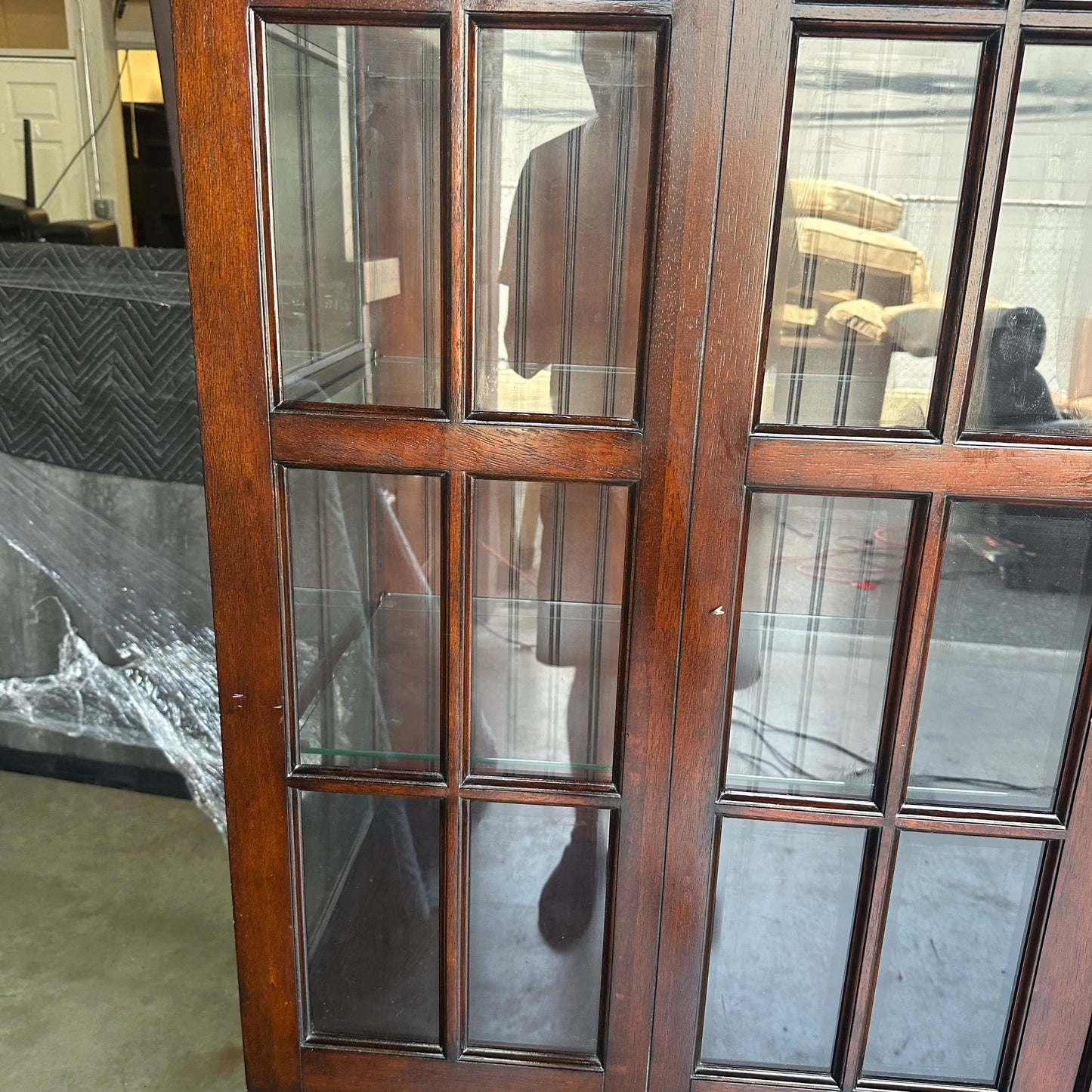 Lane Furniture Sliding Door Display Cabinet