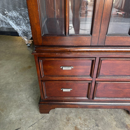 Lane Furniture Sliding Door Display Cabinet