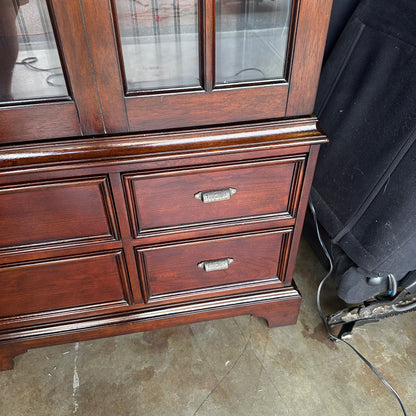 Lane Furniture Sliding Door Display Cabinet