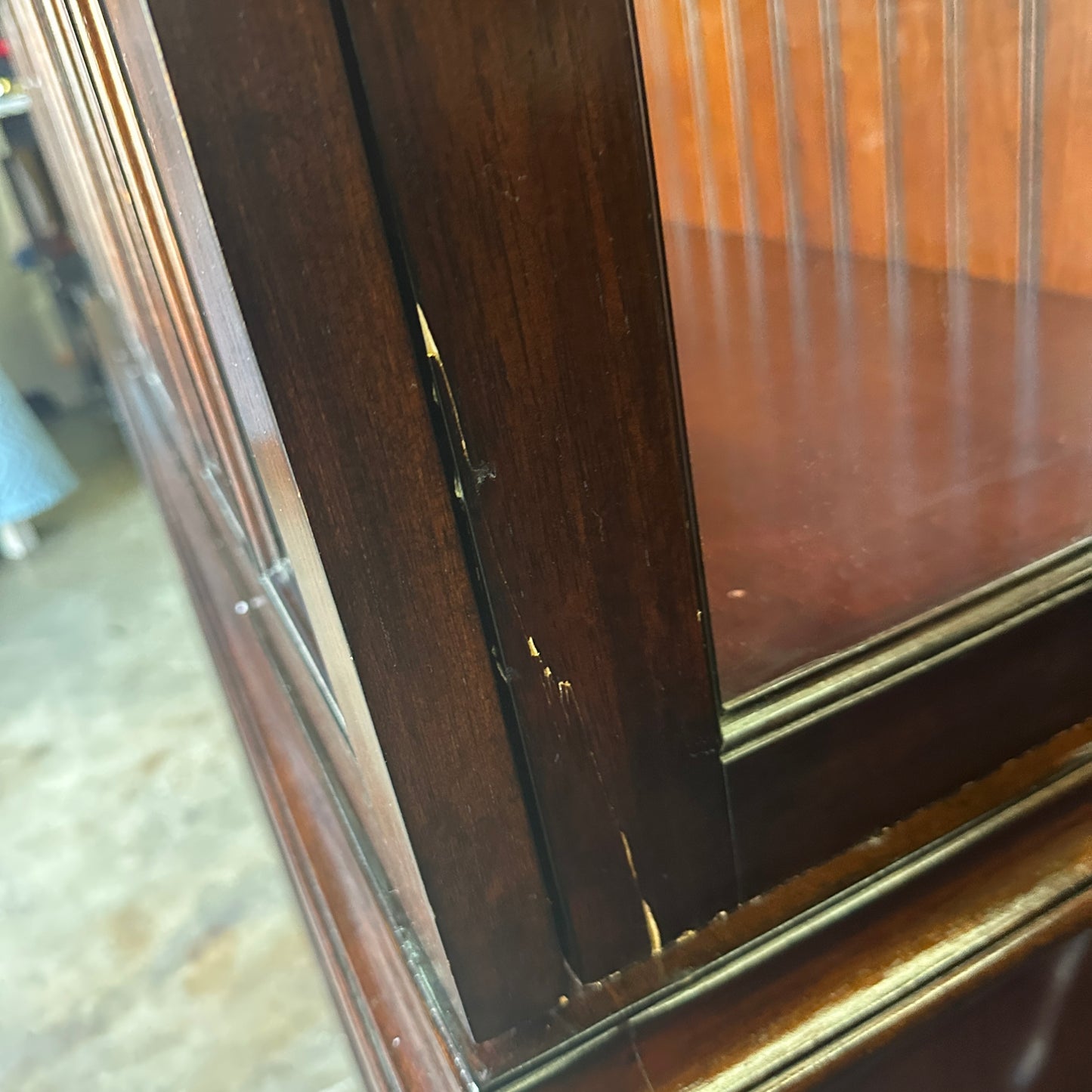 Lane Furniture Sliding Door Display Cabinet