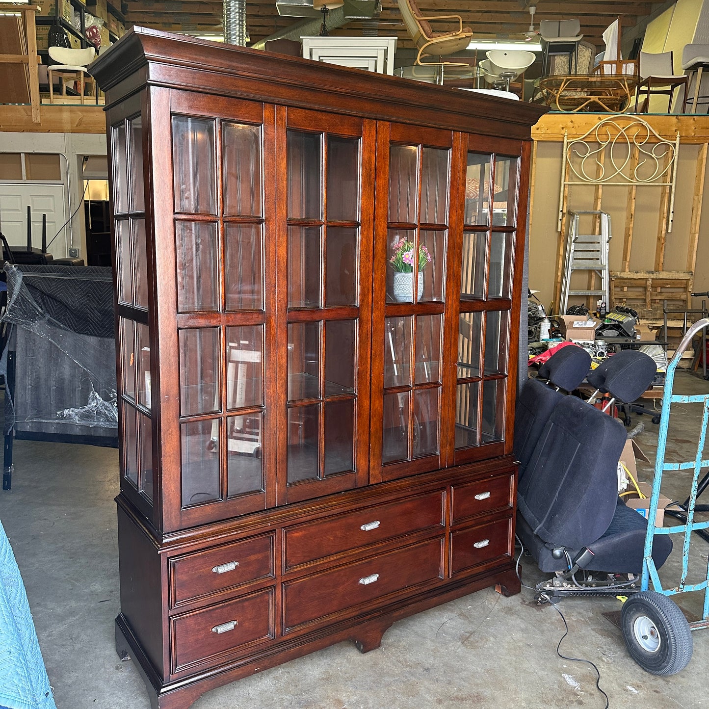Lane Furniture Sliding Door Display Cabinet
